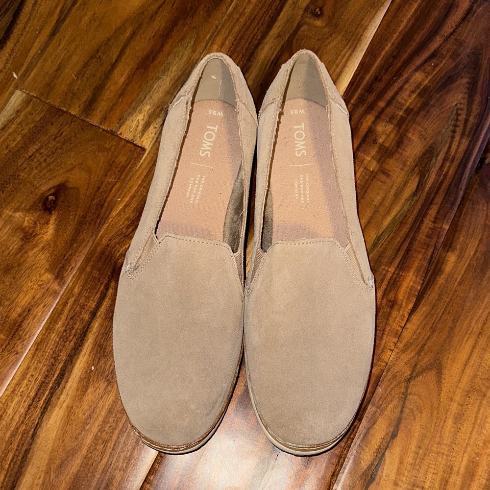 TOMS Women's Tan Suede Slip-Ons